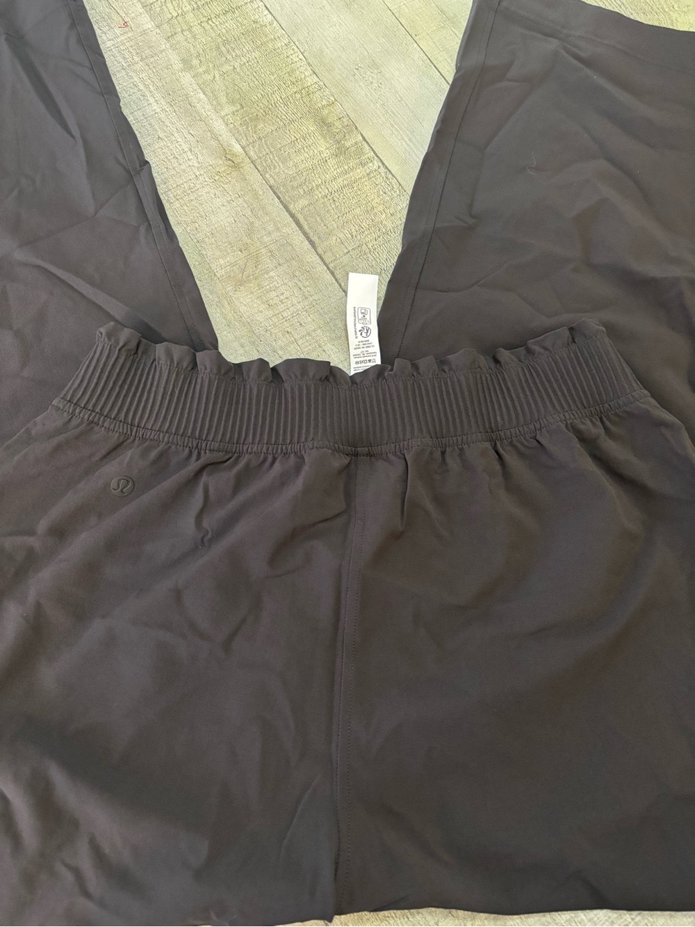 Lululemon Stretch Woven Ruffle Waist Wide-Leg Crop (set of 2) - Picture 8 of 14